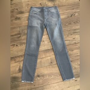 NWOT Articles Of Society Light Gray Skinny Jeans. Never worn.